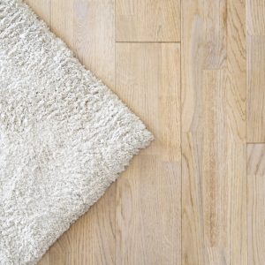 parquet con essenze chiare e prodotti