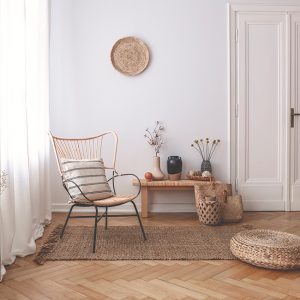 Arredamento interni, angolo con pavimento in parquet e tappeto