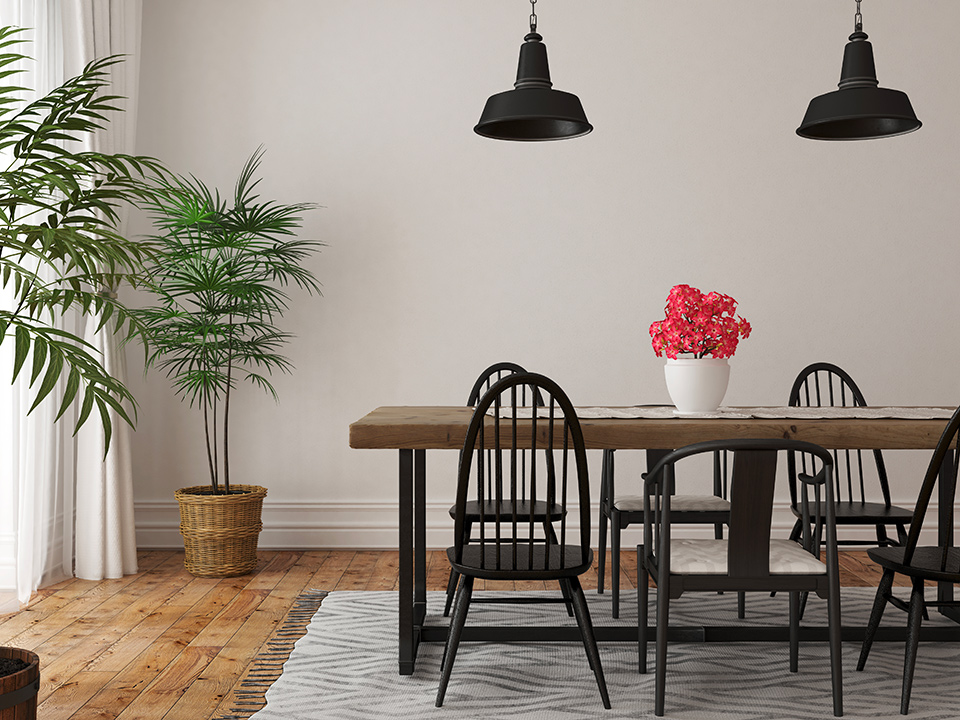 Parquet e tappeti per creare delle “isole”: Arredamento d'interni, sala da pranzo con parquet e tavolo sopra a un tappeto