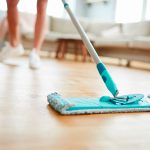 Consigli per la cura del parquet: togliere la polvere