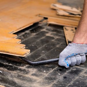 Quando il parquet si gonfia: massetto troppo secco o troppo umido