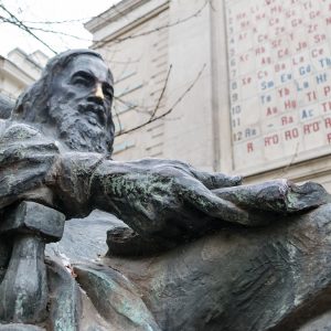Il monumento di Mendeleev a San Pietroburgo