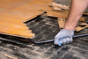 Quando il parquet si gonfia: massetto troppo secco o troppo umido