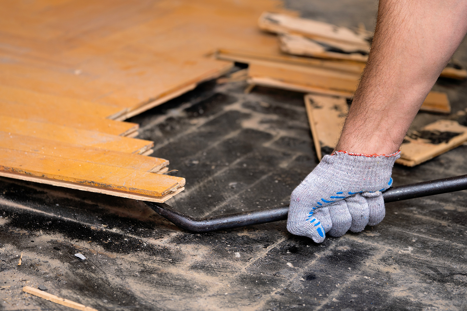 Quando il parquet si gonfia: massetto troppo secco o troppo umido
