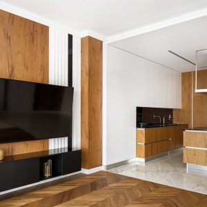 Piastrelle e parquet: salotto e cucina