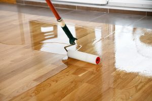 Caratteristiche delle vernici per parquet durante la stesura