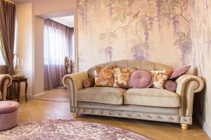 Carta da parati e parquet: puntare sui colori complementari