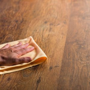 I prodotti Solid per prendersi cura di un parquet che cambia colore