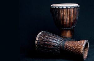 L'iroko viene anche utilizzato per realizzare le tradizionali percussioni chiamate djembe