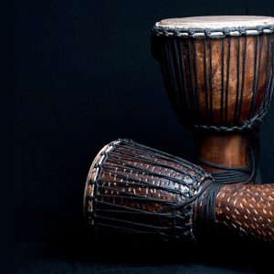 L'iroko viene anche utilizzato per realizzare le tradizionali percussioni chiamate djembe