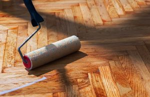 Finitura a vernice del parquet