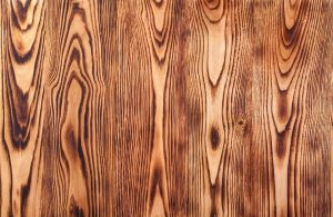 Legno di castagno trattato così da ottenere l'effetto bruciato