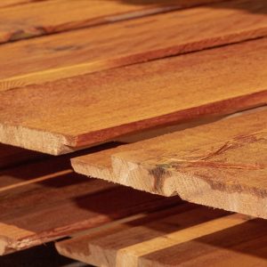Delle assi di legno di cedro