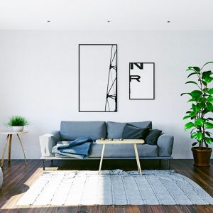 Un salotto moderno, minimale e luminoso sui toni del bianco e del grigio, con parquet in olmo