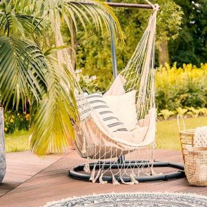 Decking in giardino con amaca