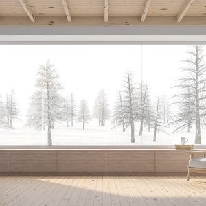 Stanza essenziale in legno di pino con enorme finestra affacciata su un panorama montano innevato