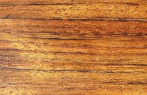 La caratteristica texture del legno di ovangkol