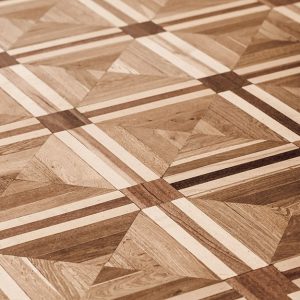 Un pavimento a parquet intarsiato a quadr