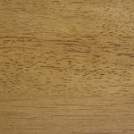 Dettaglio di una tavola in legno tropicale