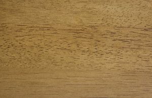 Dettaglio di una tavola in legno tropicale