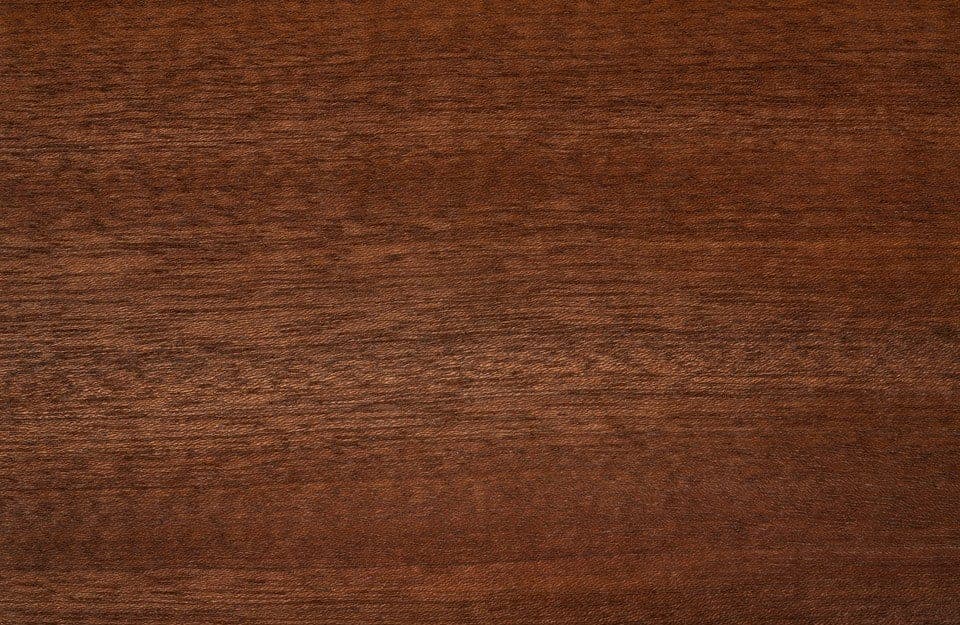 Primo piano sul caratteristico pattern del legno di iroko