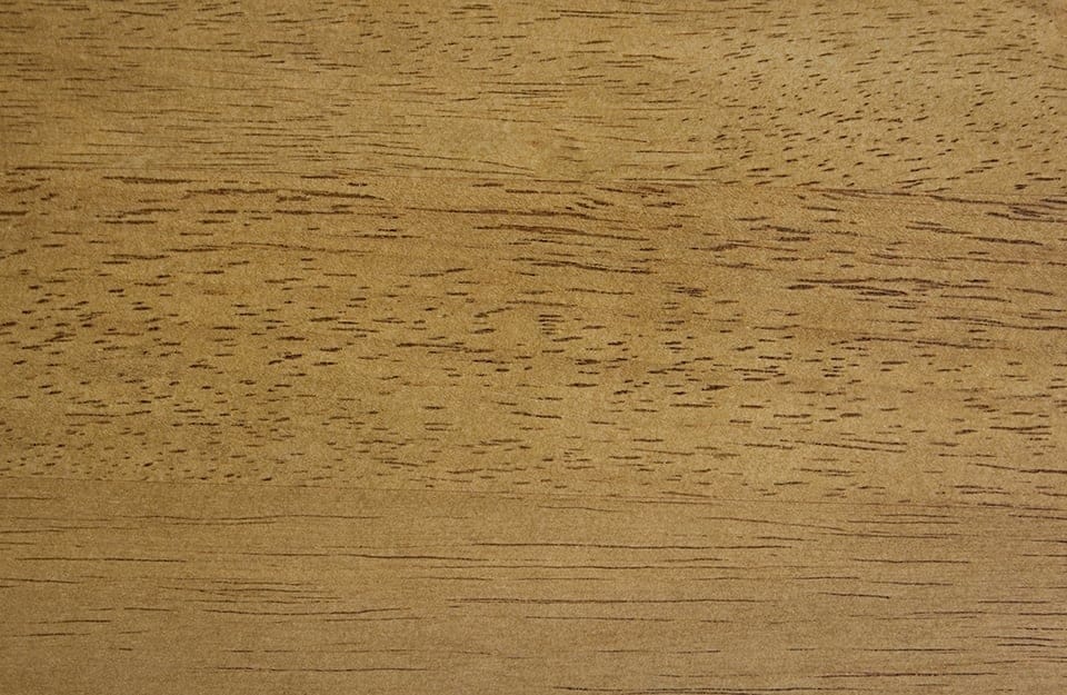 Primo piano sul caratteristico pattern del legno di bilinga
