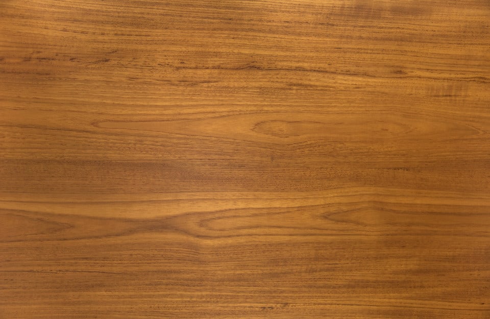 Primo piano sul caratteristico pattern del legno di teak