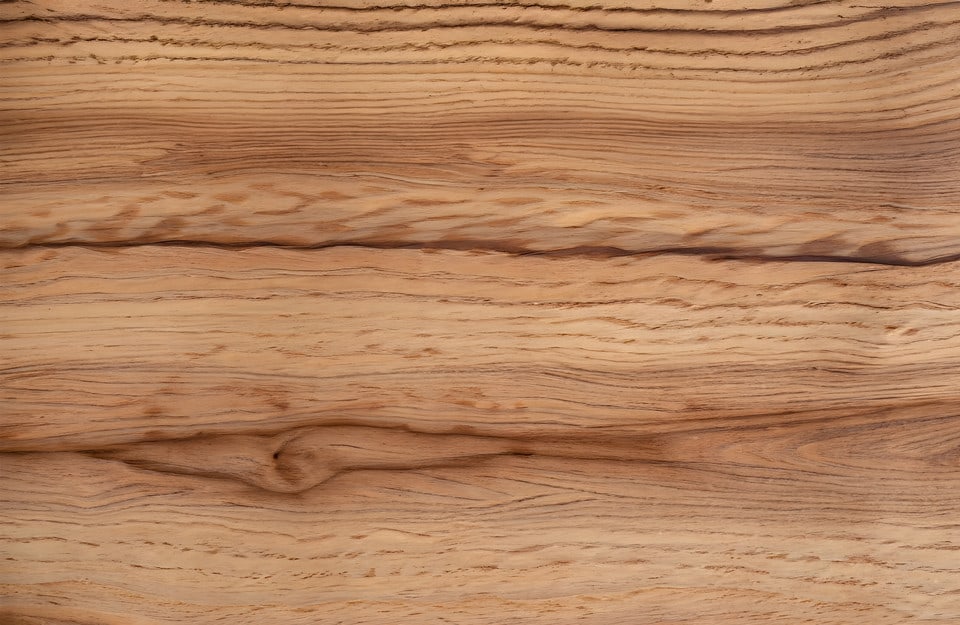 Primo piano sul caratteristico pattern del legno di castagno