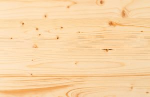 Primo piano sul caratteristico pattern del legno di pino