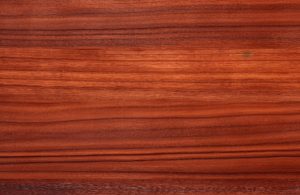 Primo piano sul caratteristico pattern del legno di jarrah