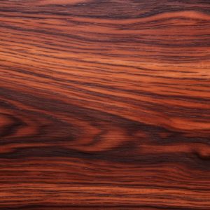 Primo piano sul caratteristico pattern del legno di palissandro boliviano