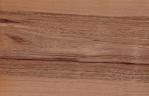 Primo piano sul caratteristico pattern del legno di noce nazionale