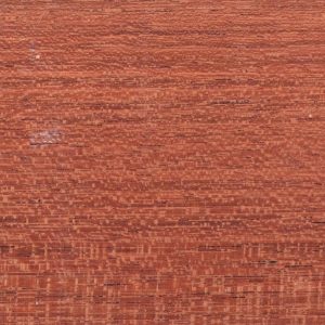 Primo piano sul caratteristico pattern del legno di courbaril