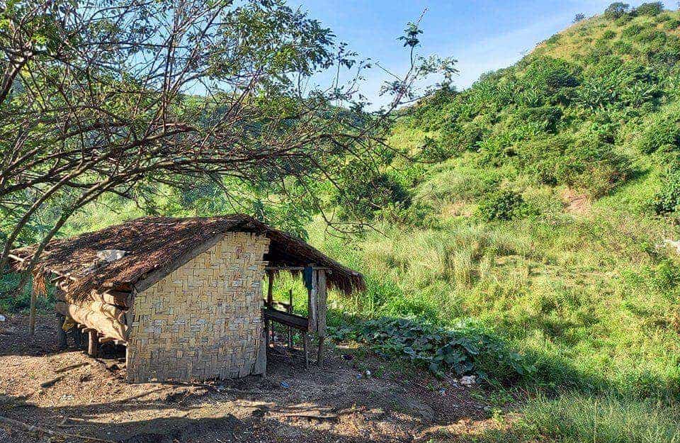 Casetta in legno immersa nella natura in un villaggio tradizionale del popolo Aeta, a Porac, nelle Filippine